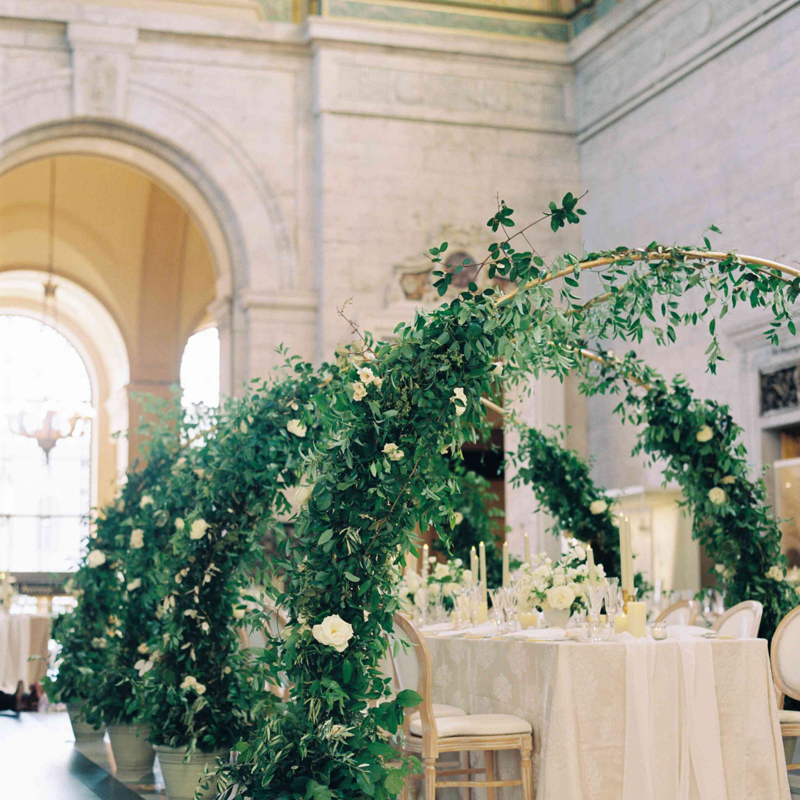 在接待绿茵拱门