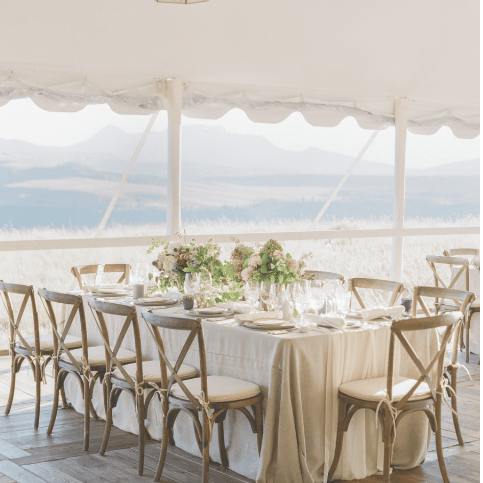 帐篷内的中性米色接收装置