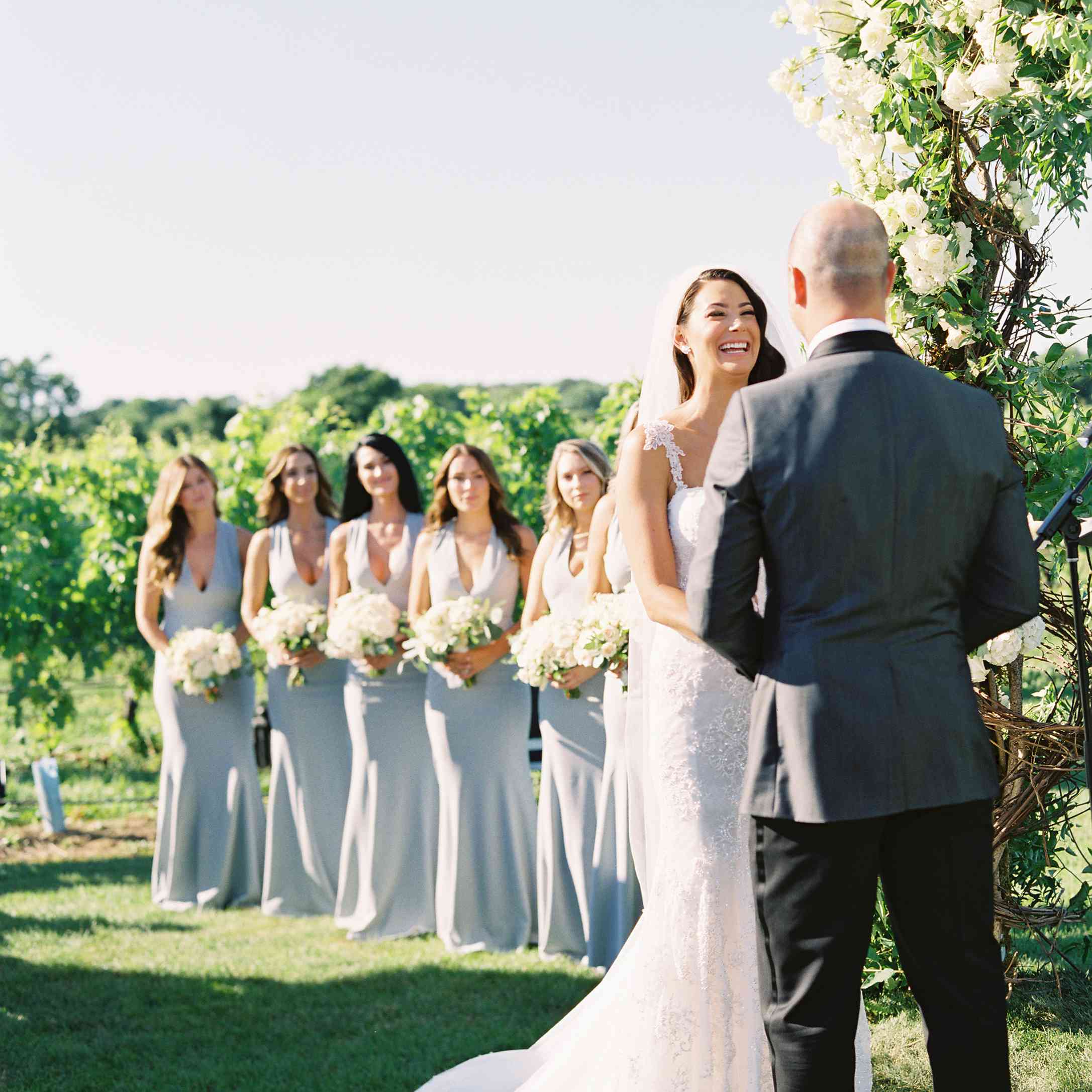 新娘和新郎交换誓言